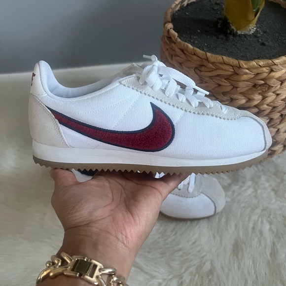 Nike Women’s White Red Blue Classic Cortez Chenille Swoosh Size 7 - Picture 1 of 8